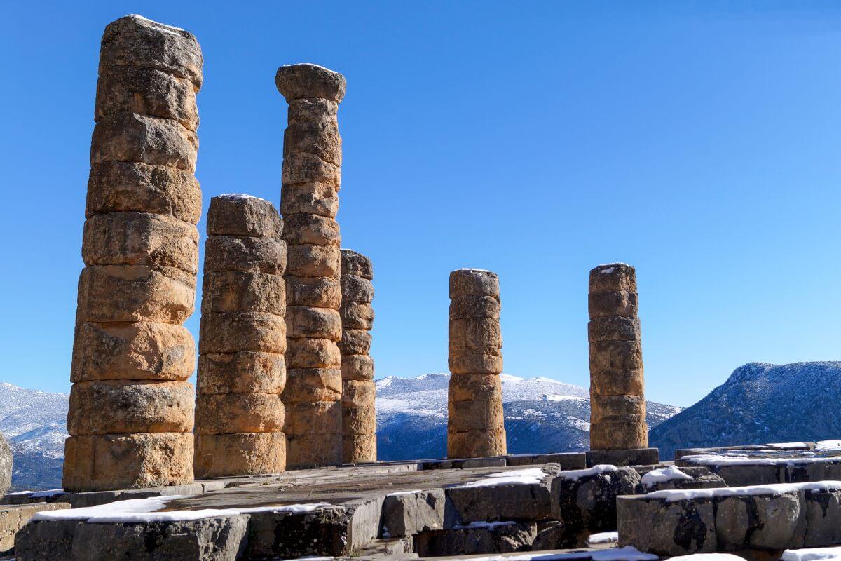 Delphi guided tour with snow